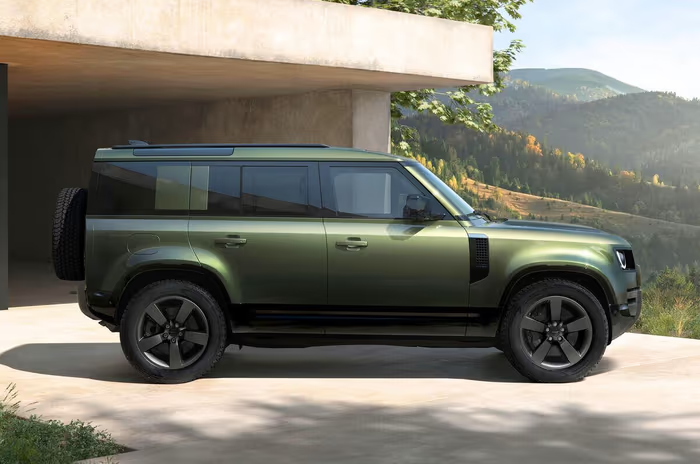 Land Rover Defender 2025